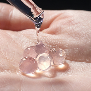 Lachs DNA Orb Serum. Das Serum, das seine Form verändert, sobald Sie es berühren.